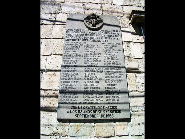 Lapide commemorativa a San Ángel con i nomi degli ultimi combattenti del San Patricio